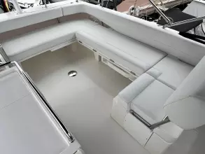 RIVIERA 39 SPORTS MOTOR YACHT FLYBRIDGE