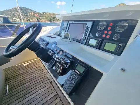 10 - Flybridge Helm