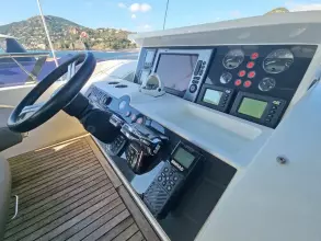 10 - Flybridge Helm