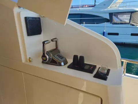 18 - Stern Docking Station