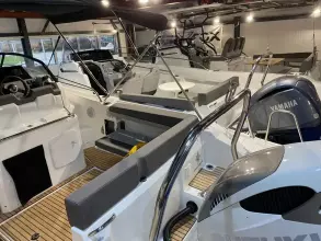 Jeanneau 7.5 Center Console 22