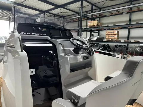 Jeanneau 7.5 Center Console 8