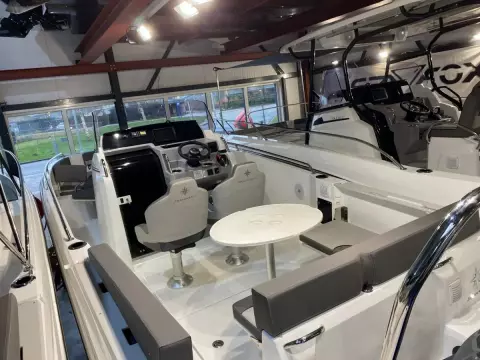 Jeanneau 7.5 Center Console 9