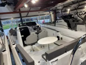 Jeanneau 7.5 Center Console 9