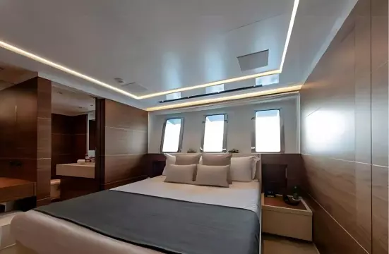 Sanlorenzo-40-Alloy-MY-Lady-A-motor-yacht-for-sale-interior-image-Lengers-Yachts-7.png