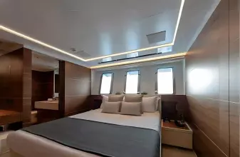 Sanlorenzo-40-Alloy-MY-Lady-A-motor-yacht-for-sale-interior-image-Lengers-Yachts-7.png