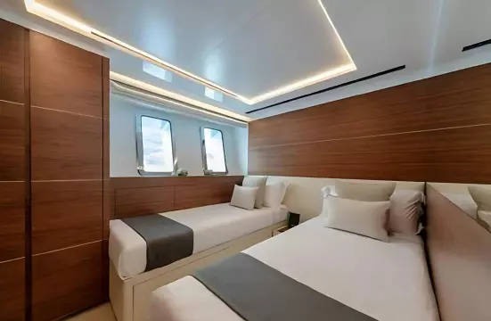 Sanlorenzo-40-Alloy-MY-Lady-A-motor-yacht-for-sale-interior-image-Lengers-Yachts-12.png