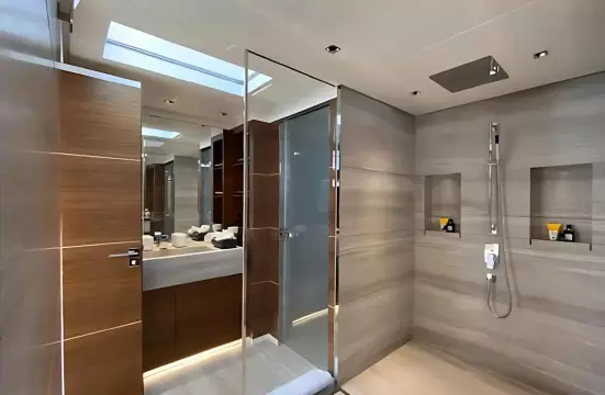 Sanlorenzo-40-Alloy-MY-Lady-A-motor-yacht-for-sale-interior-image-Lengers-Yachts-16.png