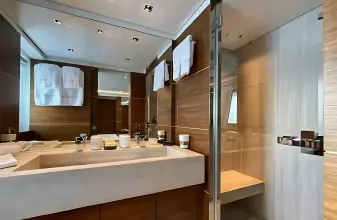Sanlorenzo-40-Alloy-MY-Lady-A-motor-yacht-for-sale-interior-image-Lengers-Yachts-17.png