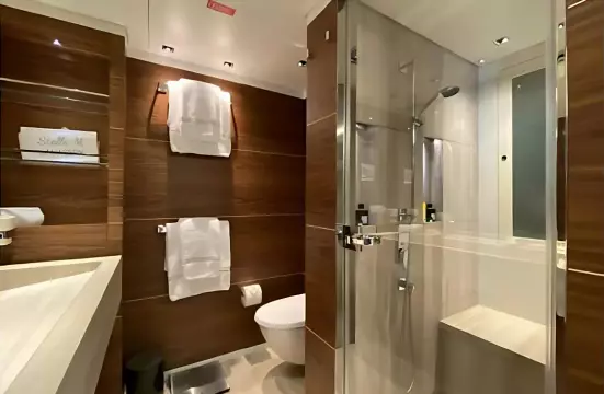 Sanlorenzo-40-Alloy-MY-Lady-A-motor-yacht-for-sale-interior-image-Lengers-Yachts-19.png