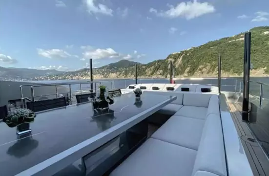 Sanlorenzo-40-Alloy-MY-Lady-A-motor-yacht-for-sale-exterior-image-Lengers-Yachts-4.png