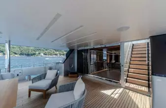 Sanlorenzo-40-Alloy-MY-Lady-A-motor-yacht-for-sale-exterior-image-Lengers-Yachts-5.png