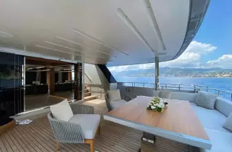 Sanlorenzo-40-Alloy-MY-Lady-A-motor-yacht-for-sale-exterior-image-Lengers-Yachts-6.png