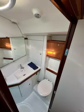 FWD Head And Vanity