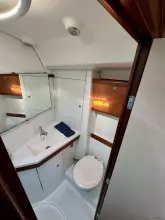 FWD Head And Vanity