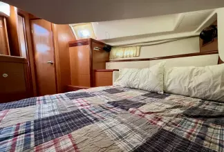 Aft stateroom Hanging Locker and Entry