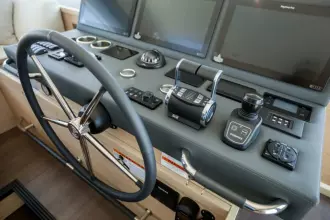 BENETEAU Grand Trawler 62 Helm