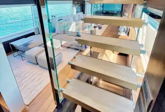 2020 SANLORENZO SL86 STAIRCASE