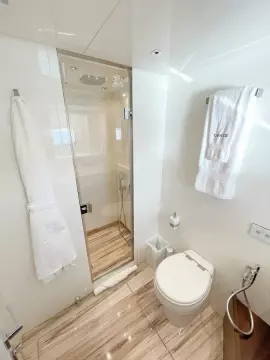 2020 SANLORENZO SL86 VIP SHOWER