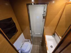 Stb Fwd cabin head