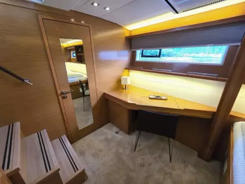 Port aft cabin