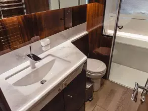 21 - Master Cabin En Suite