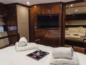 25 - VIP Cabin