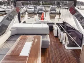 33 - Flybridge