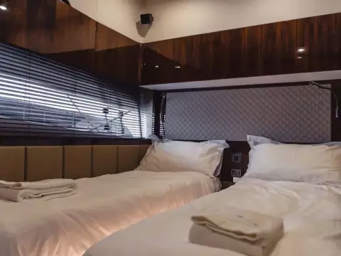 26 - Twin Cabin