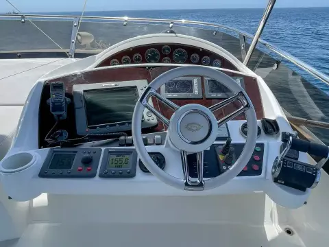 11 - Flybridge Helm