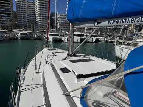 2013 Jeanneau Sun Odyssey 469 11