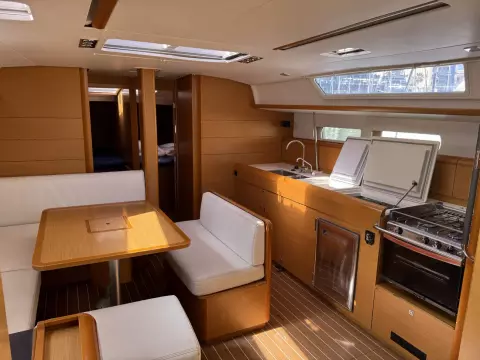2013 Jeanneau Sun Odyssey 469 19