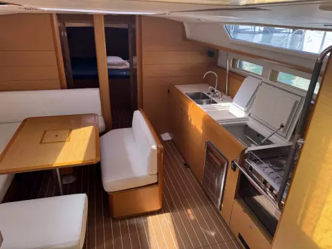 2013 Jeanneau Sun Odyssey 469 21