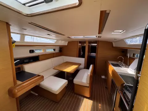 2013 Jeanneau Sun Odyssey 469 22