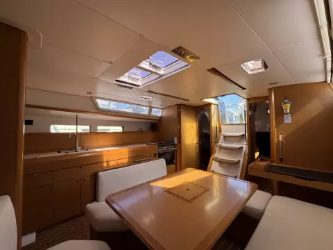 2013 Jeanneau Sun Odyssey 469 25