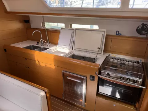 2013 Jeanneau Sun Odyssey 469 26