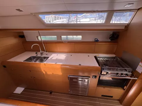 2013 Jeanneau Sun Odyssey 469 27