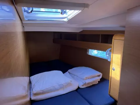 2013 Jeanneau Sun Odyssey 469 30