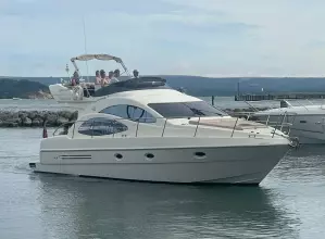 2005 Azimut 42  1