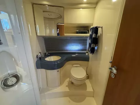 2005 Azimut 42 Evolution 16