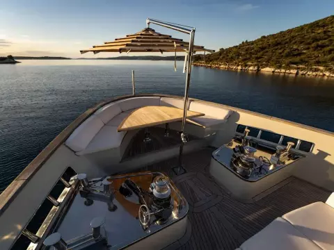 Sanlorenzo-SD112-Bonita-II-motor-yacht-for-sale-exterior-image-Lengers-Yachts-6.jpg