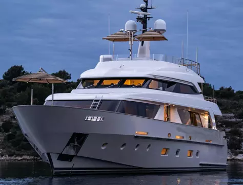 Sanlorenzo-SD112-Bonita-II-motor-yacht-for-sale-exterior-image-Lengers-Yachts-5.jpg
