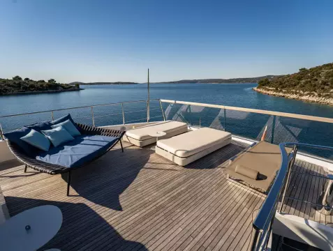 Sanlorenzo-SD112-Bonita-II-motor-yacht-for-sale-exterior-image-Lengers-Yachts-11.jpg