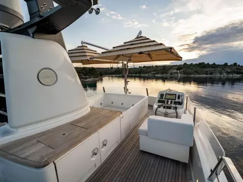 Sanlorenzo-SD112-Bonita-II-motor-yacht-for-sale-exterior-image-Lengers-Yachts-10.jpg