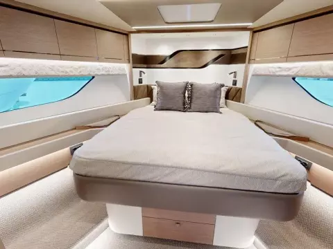 38 - VIP Cabin