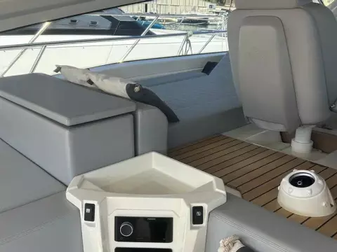 8 - Cockpit