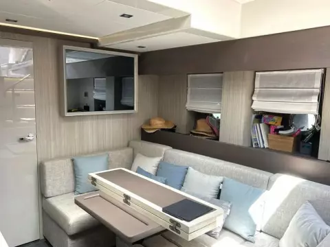 11 - Saloon
