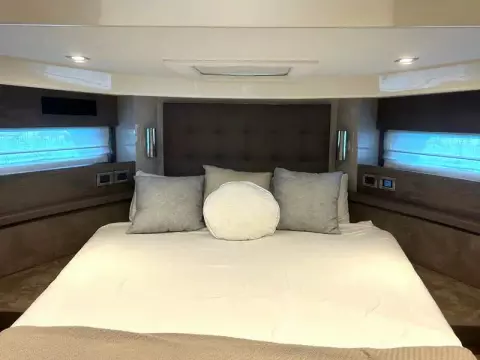 14 - VIP Cabin