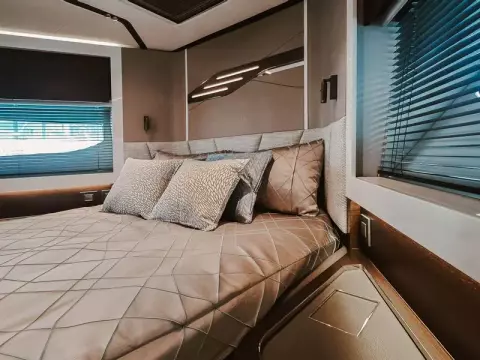20 - VIP Cabin