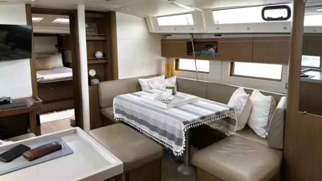 34 06 Salon IMG_1846_beneteau_461_2020